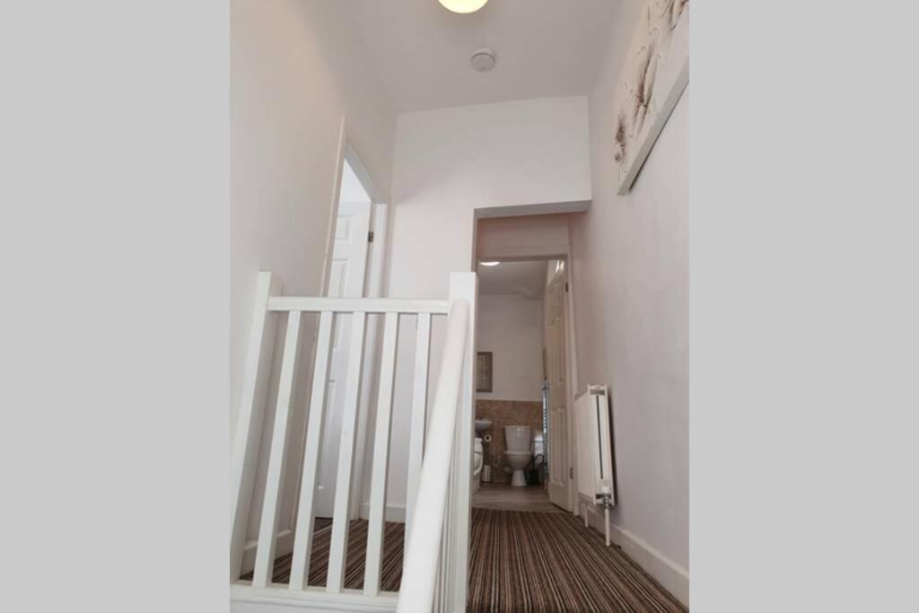 Pomfret House, 3 Bedrooms, Burnley Central, Contractors And Groups First Choice, Free Parking Exterior foto